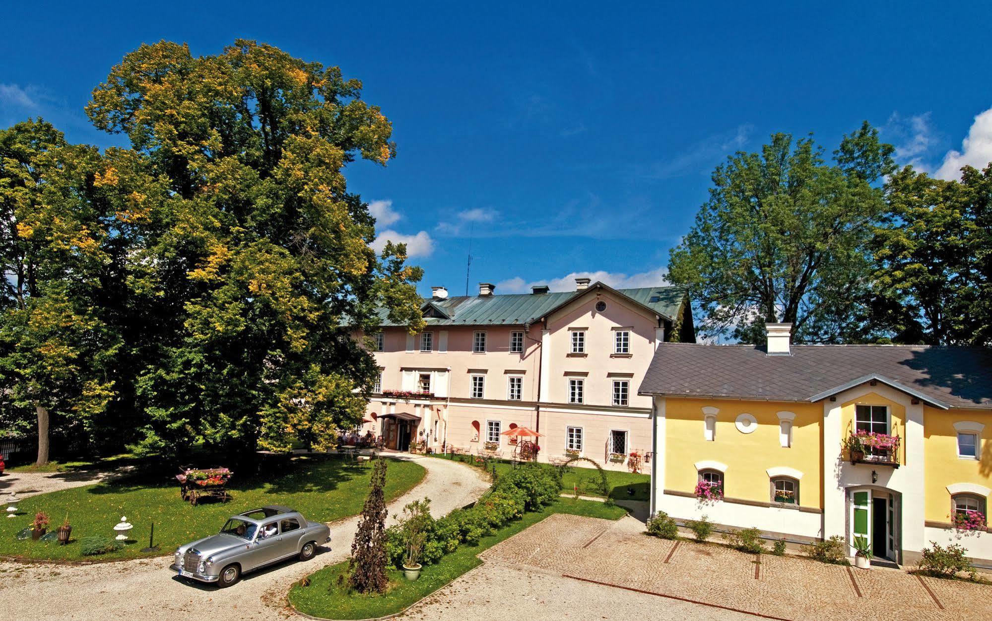 Schlosshotel Zamek Zdíkov エクステリア 写真