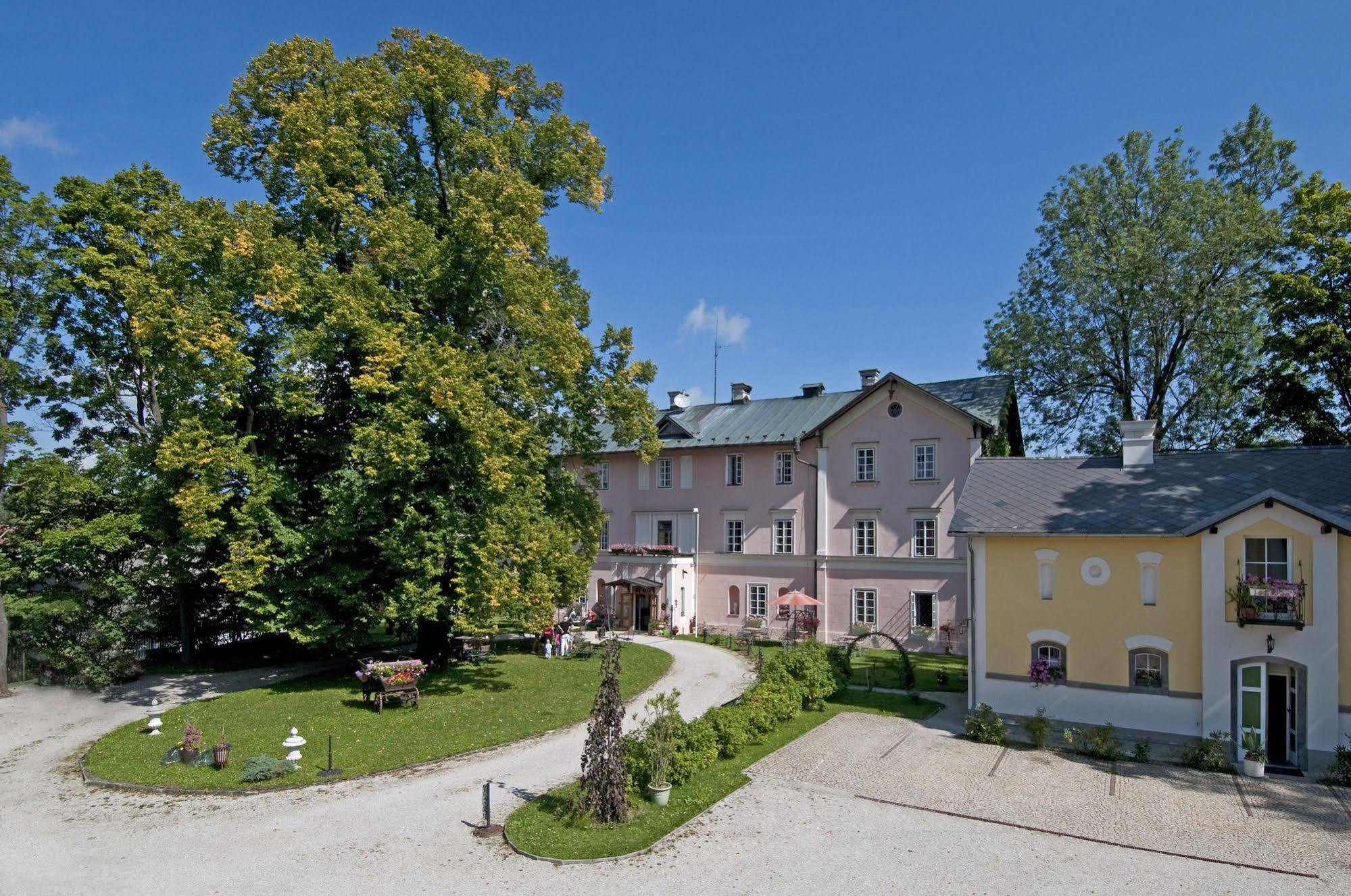 Schlosshotel Zamek Zdíkov エクステリア 写真